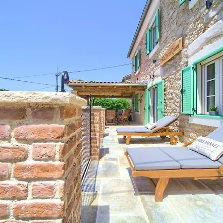 Stone Queen * Malinska