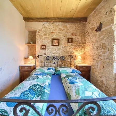 וילה Stone Queen *