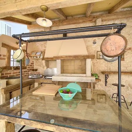 Stone Queen וילה