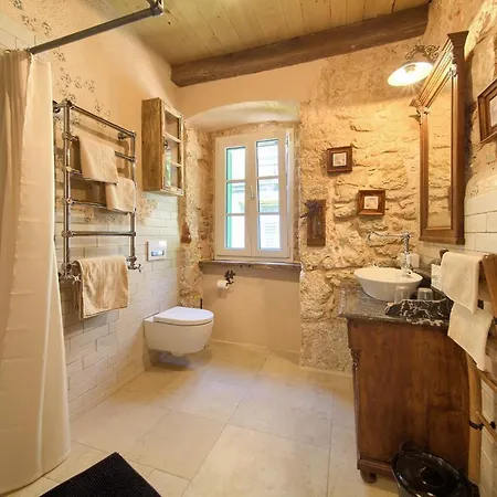 Stone Queen מאלינסקה