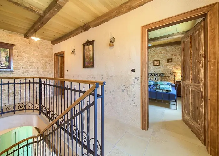 Stone Queen * Malinska